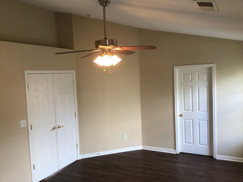 Building Photo - 23 Pilot Ridge Ct
