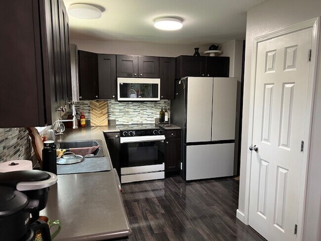 Building Photo - 73 Honuea Pl