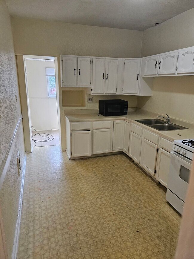 Building Photo - 4415 Nebraska Ave