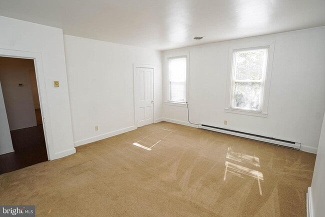 Building Photo - 611 Locust St