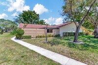 Building Photo - 825 NW 29th Ave