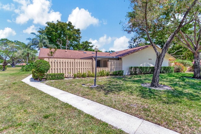 Primary Photo - 825 NW 29th Ave