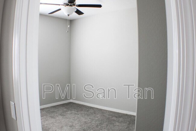 Building Photo - 4754 E Olive Ave