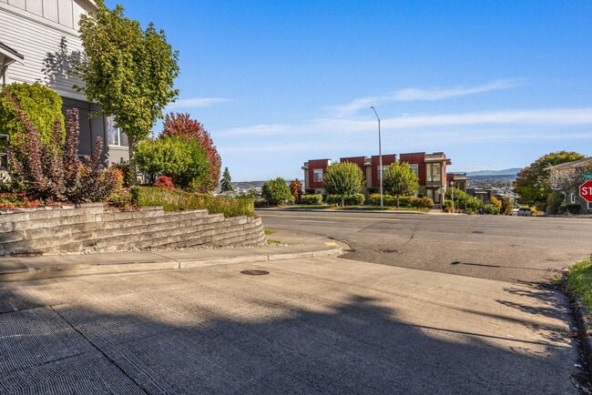 Building Photo - 2160 Yakima Ct