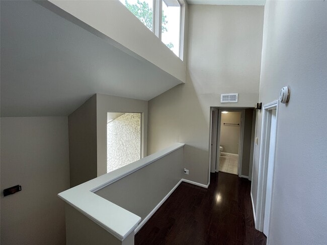 Building Photo - 12315 Glenview Dr
