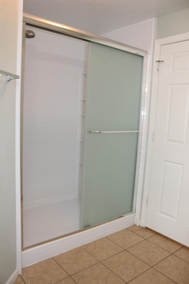 Building Photo - 2801 Chancellorsville Dr