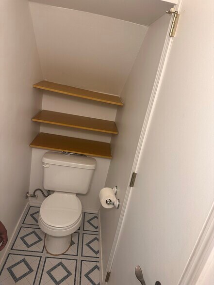 Building Photo - 5125 Singleton Dr