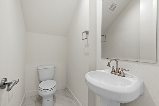 Building Photo - 847 Rachel St