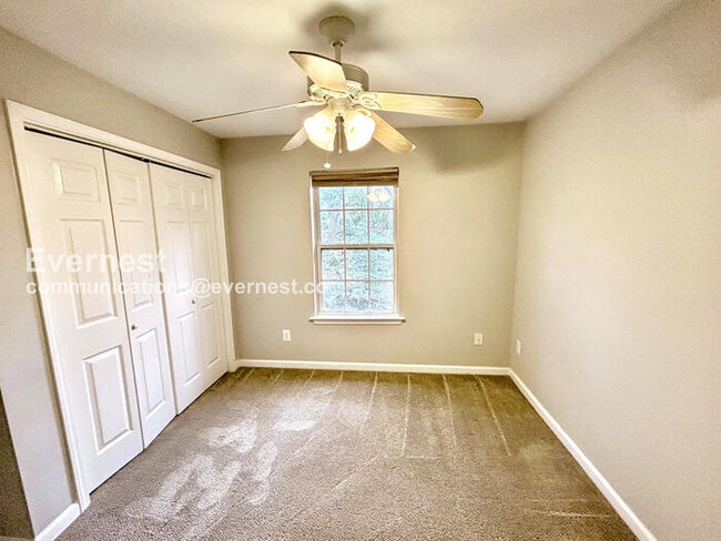 Building Photo - 8002 St Charles Square