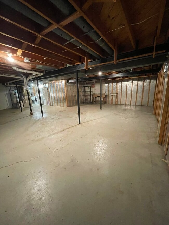 Building Photo - Beautiful Three Bedroom Home