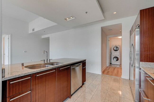 Building Photo - 4471 Dean Martin Dr