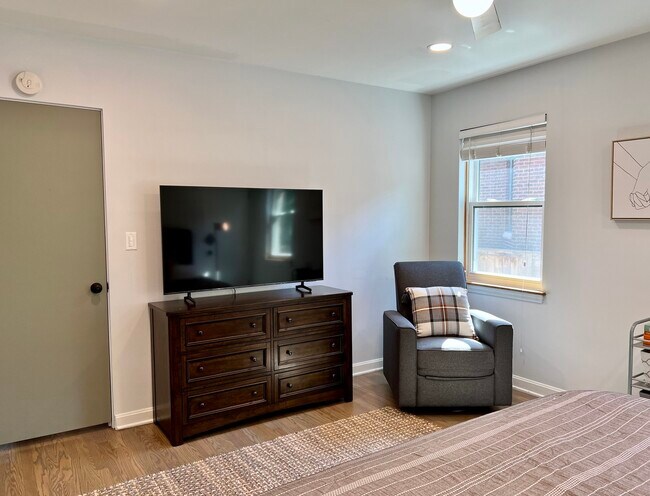 Building Photo - 940 N Oak Park Ave