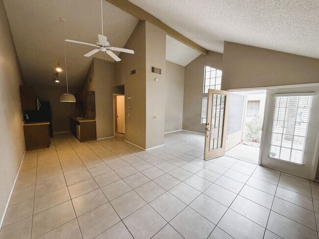 Building Photo - 1 bed Plus DEN/OFFICE w/closet (may be used for 2nd bedroom) 1 bath!