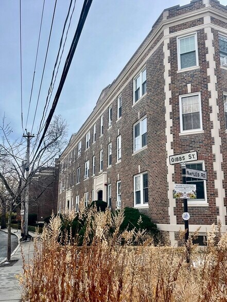 Building Photo - 26 Gibbs St