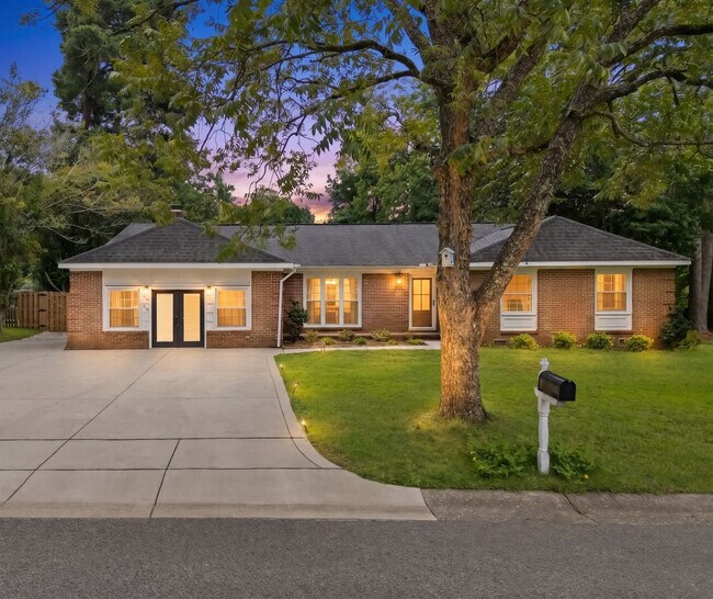 Building Photo - 214 Rivenoak Dr