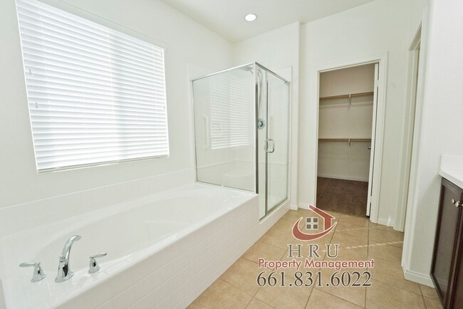 Building Photo - Stunning 4-bedroom, 3-bathroom home