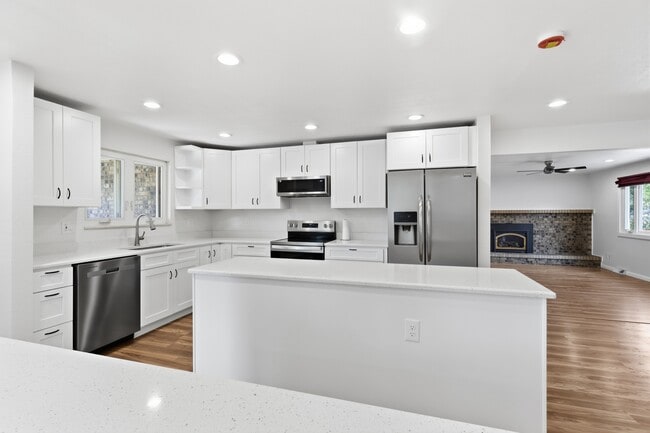 Building Photo - 122 Helena Cir