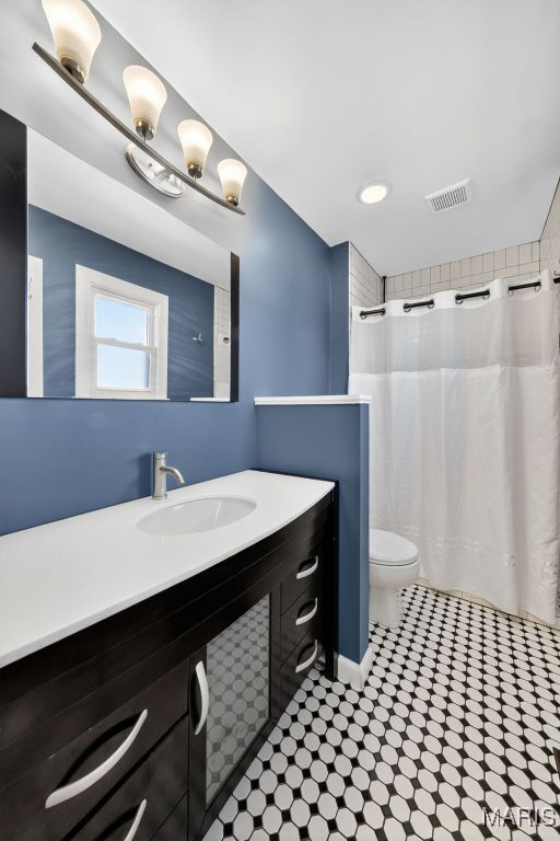 Building Photo - 3909 Golden Hills Dr