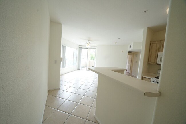Building Photo - SHOWINGS AVAILABLE NOW