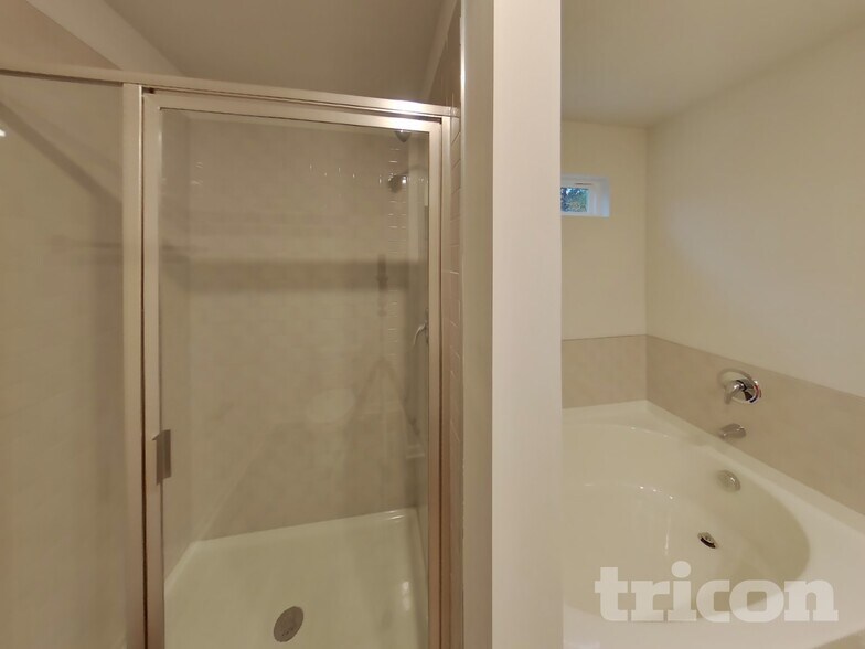 Building Photo - 100 Heard Ln