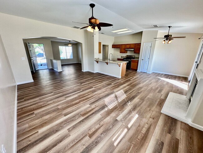 Building Photo - Northwest Dream Home!!!! 3+2 Granite Counters, Hardwood Floors, 3 Car Garage, RV Parking, and New...