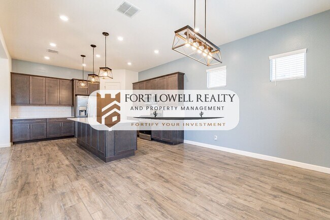 Building Photo - 3 Bedroom, 2 Bath Home near South Mountain!!