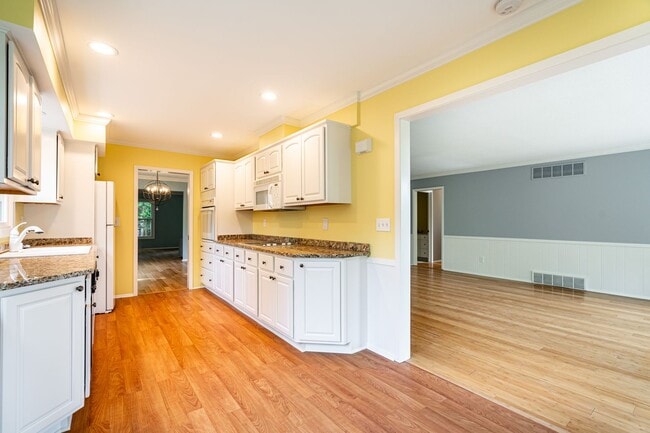 Building Photo - LIVE ON LAKE MICHIGAN IN THIS SPACIOUS CONDO!