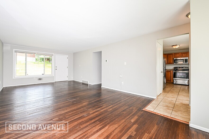 Building Photo - 642 Garden City Dr