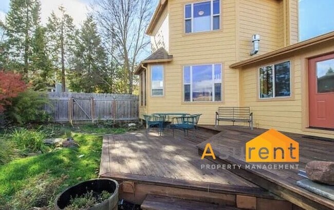 Building Photo - Amazing Fully Renovated Custom Furnished H...