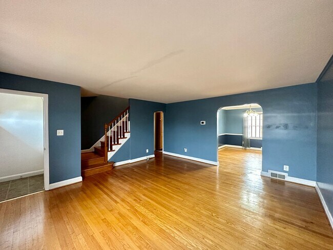 Building Photo - Charming 3 Bedroom/1.5 Bathroom Townhome with In-Unit Laundry in Towson, MD!