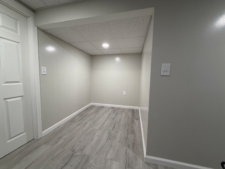 Building Photo - 322-322 Wood St