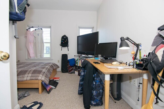 Building Photo - Brighton 3 Bed – 2.5 Baths – 2 Parking Spots Included – No Fee