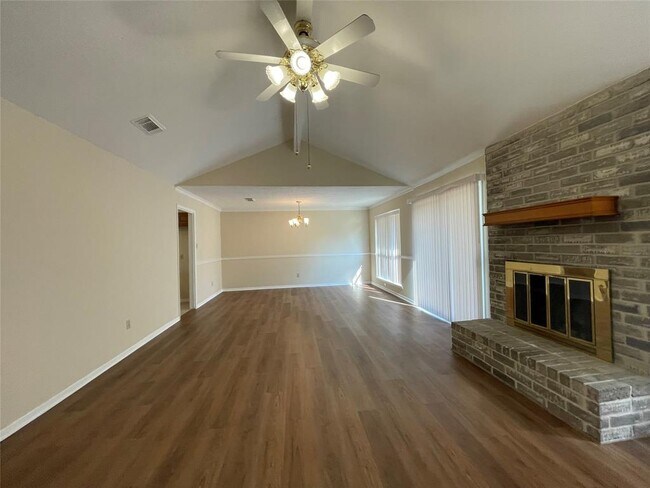 Building Photo - 15307 Pebble Lake Dr