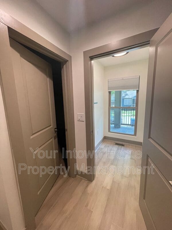 Building Photo - 1264 Lyle Pl NW