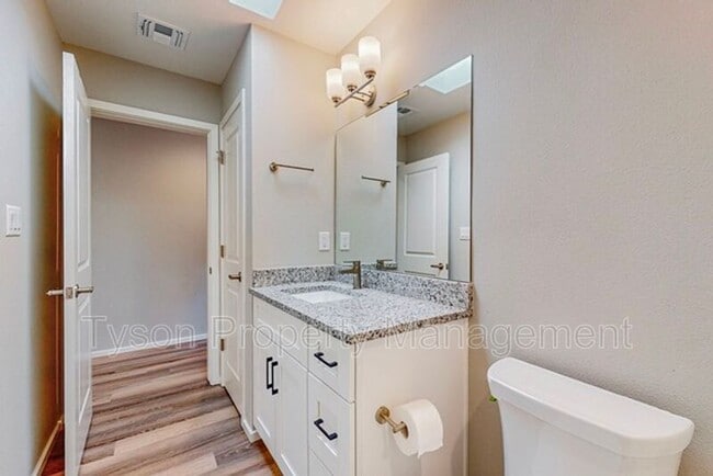 Building Photo - 4571 Villa Loma Ln NE