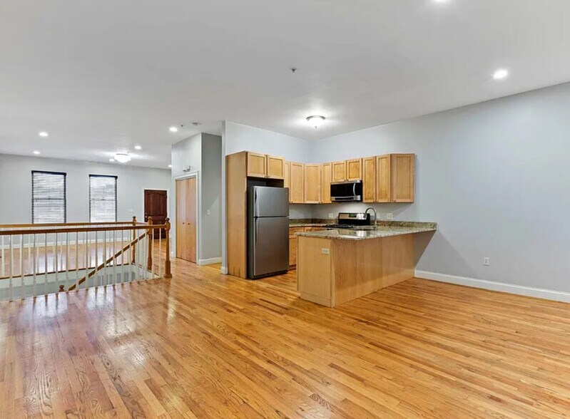 Primary Photo - 873 Harrison Ave