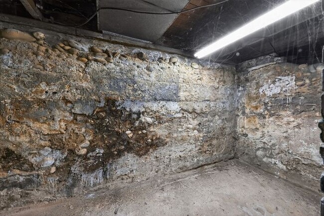 Building Photo - 1220 Erie St