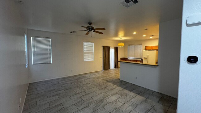 Building Photo - NW 3 BDRM Plus Loft