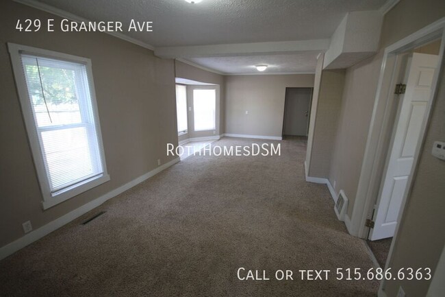 Building Photo - 3 Bedroom 2 Bath 2 Car Garage Large 1 1/2 ...