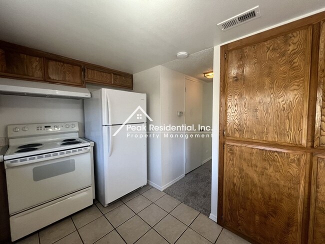 Building Photo - Spacious Carmichael 2bd/2.5ba Townhouse wi...
