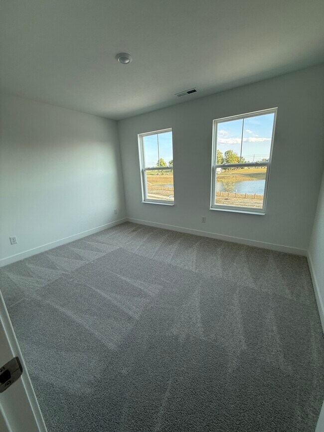 Building Photo - 15138 Farrington Rd