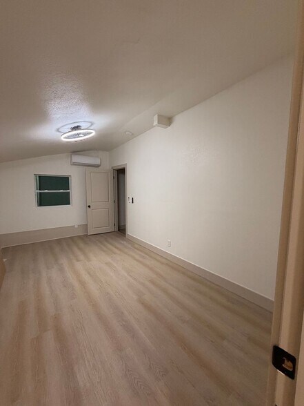 Building Photo - 1204 E Hamilton Ave