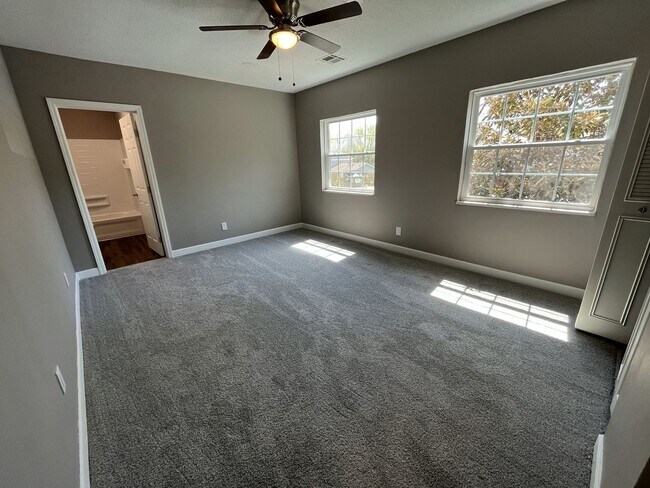 Building Photo - 4909 Sunnyside Ct