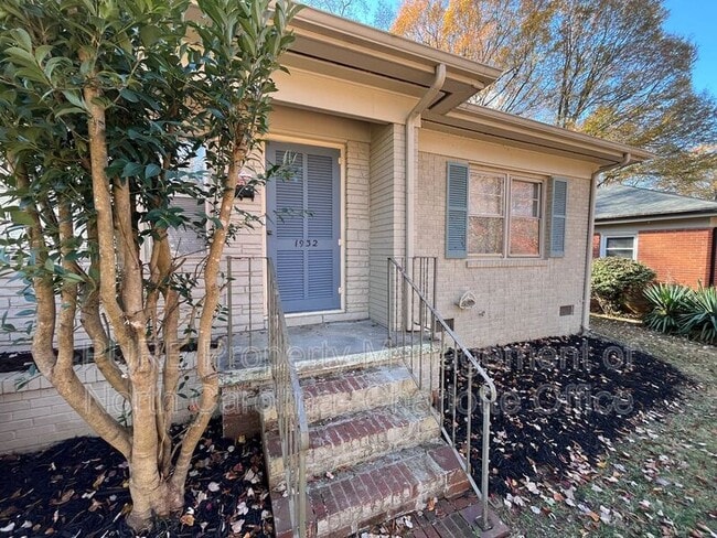 Building Photo - 1932 Sandhurst Dr