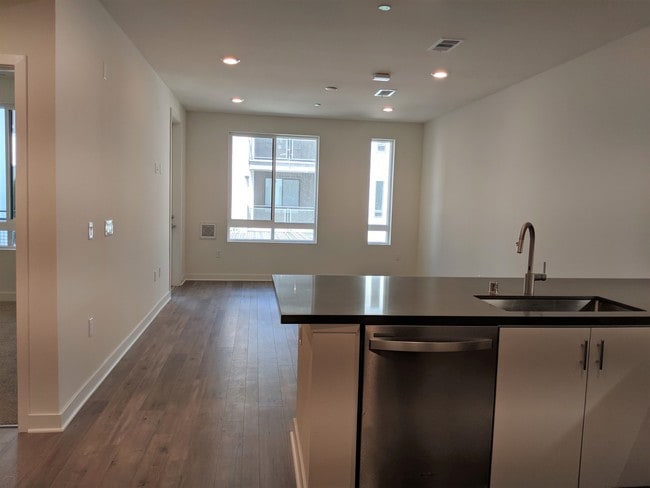 Building Photo - 2324 Nolita