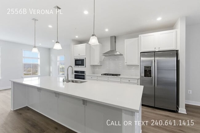 Building Photo - 2556B Verona Pl