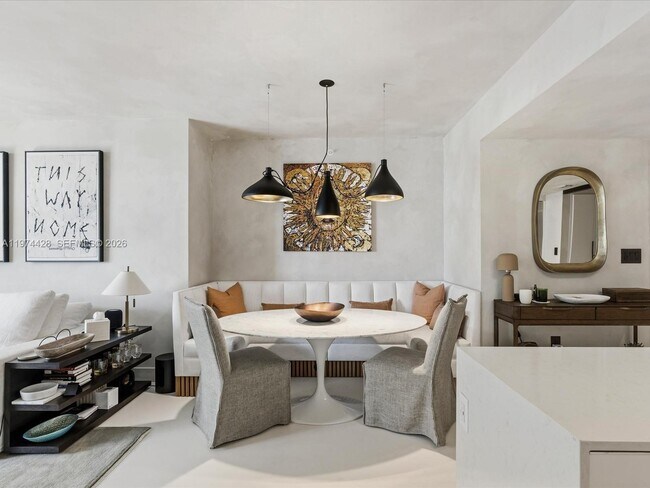 Building Photo - 9521 E Bay Harbor Dr