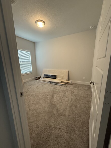 Room 4 - 9518 Luke Path