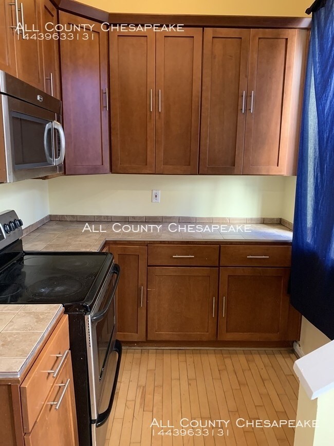 Building Photo - Beautiful Townhouse