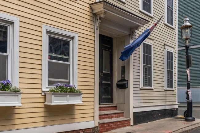 Building Photo - 42 Pleasant St